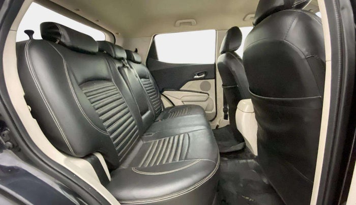 2019 Mahindra XUV300 W8 1.5 DIESEL, Diesel, Manual, 77,235 km, Right Side Rear Door Cabin