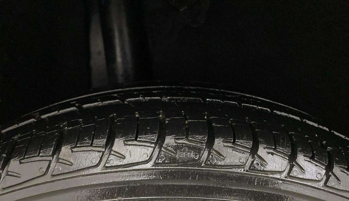 2018 Maruti Baleno DELTA PETROL 1.2, Petrol, Manual, 28,353 km, Right Rear Tyre Tread