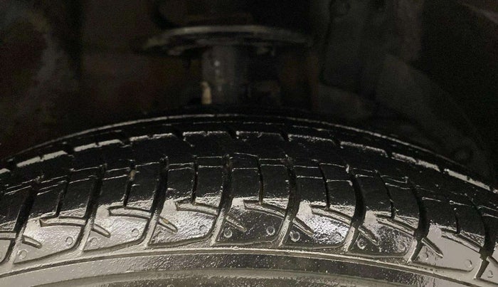 2018 Maruti Baleno DELTA PETROL 1.2, Petrol, Manual, 28,353 km, Right Front Tyre Tread