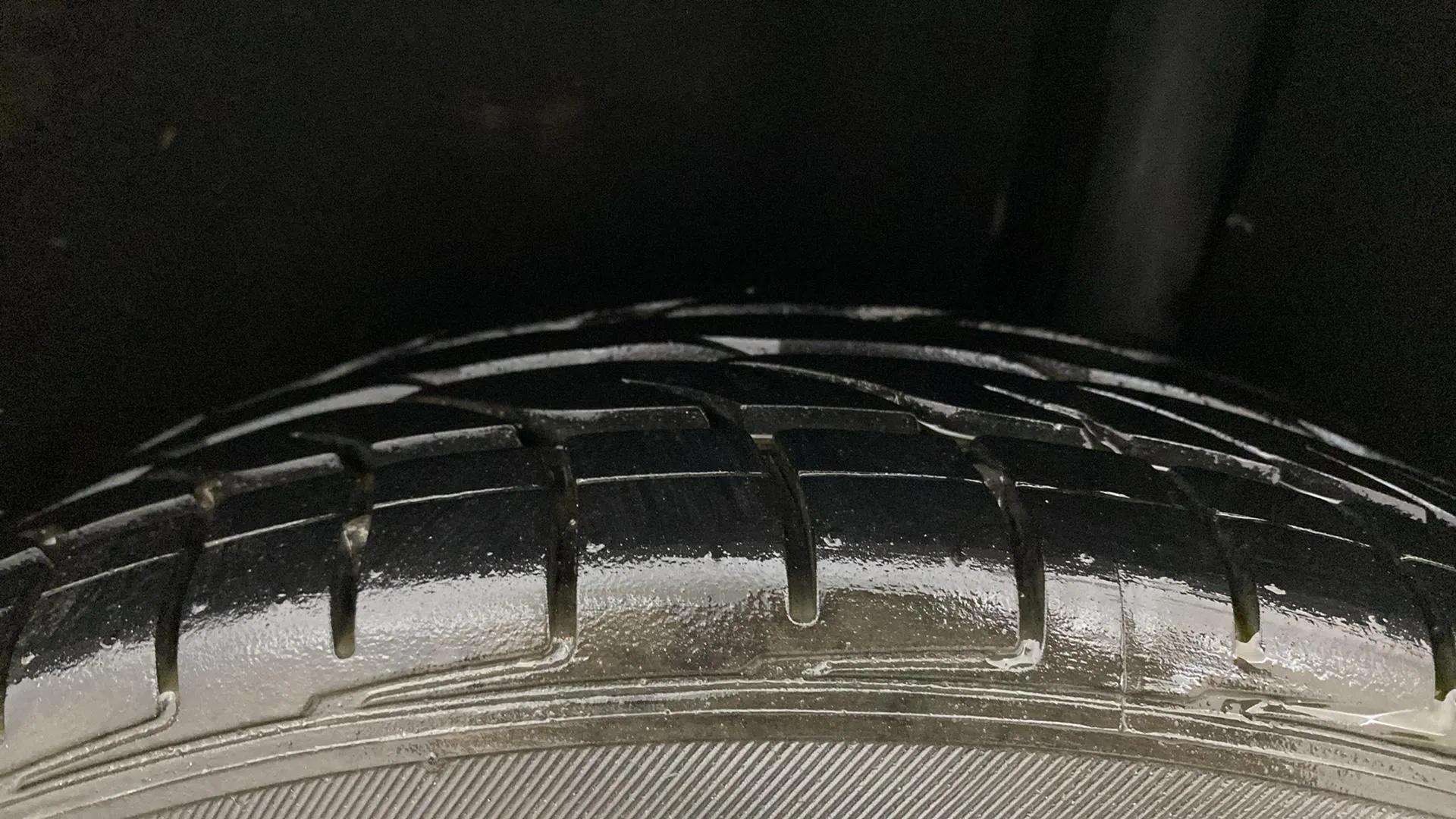 LHS-Rear-Tyre-Tread-21