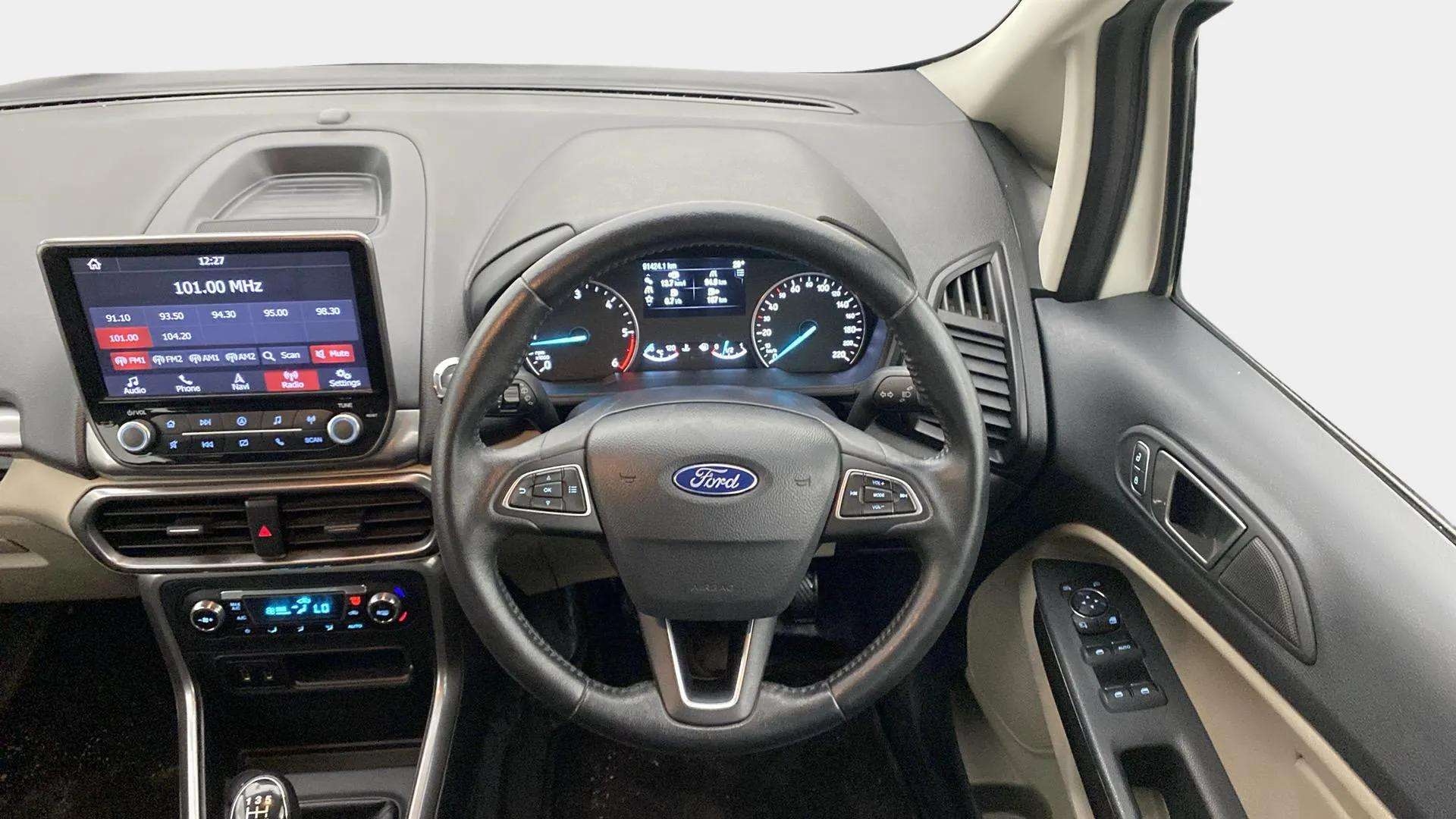 Steering-wheel-close-up-29
