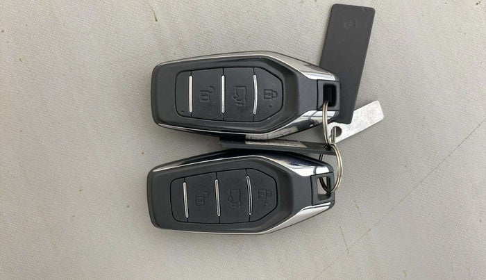 2021 Mahindra XUV500 W7, Diesel, Manual, 55,175 km, Key Close Up