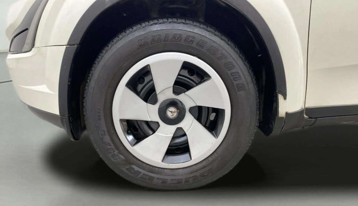 2021 Mahindra XUV500 W7, Diesel, Manual, 55,175 km, Left Front Wheel