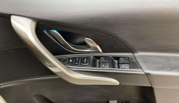 2021 Mahindra XUV500 W7, Diesel, Manual, 55,175 km, Driver Side Door Panels Control