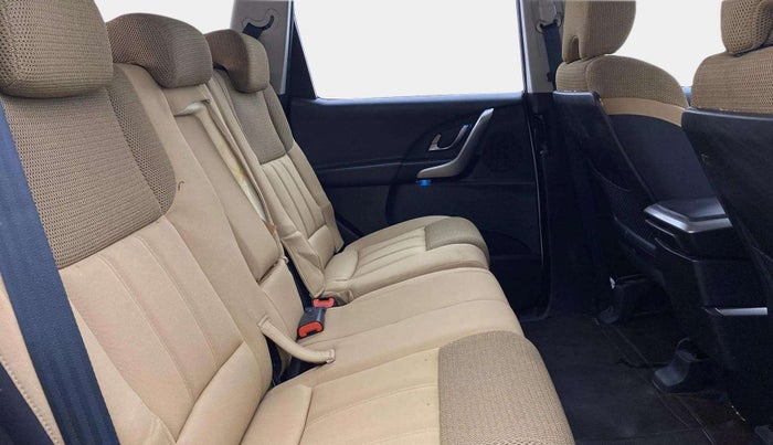 2021 Mahindra XUV500 W7, Diesel, Manual, 55,175 km, Right Side Rear Door Cabin