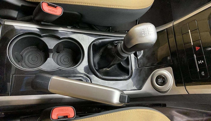 2021 Mahindra XUV500 W7, Diesel, Manual, 55,175 km, Gear Lever