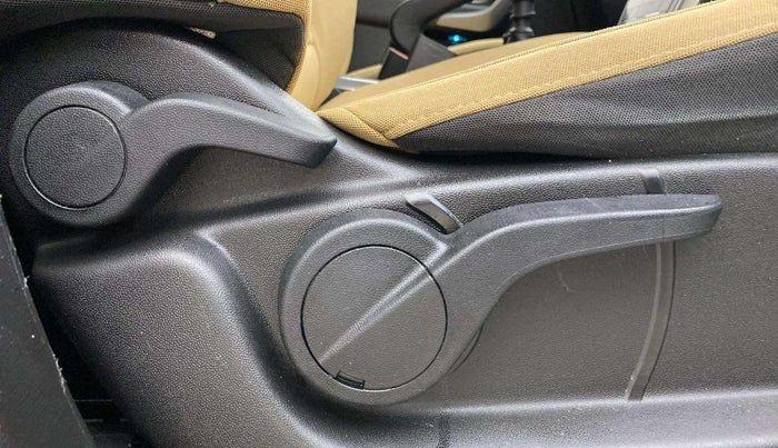 2021 Mahindra XUV500 W7, Diesel, Manual, 55,175 km, Driver Side Adjustment Panel