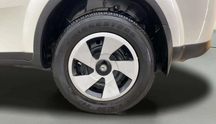 2021 Mahindra XUV500 W7, Diesel, Manual, 55,175 km, Left Rear Wheel