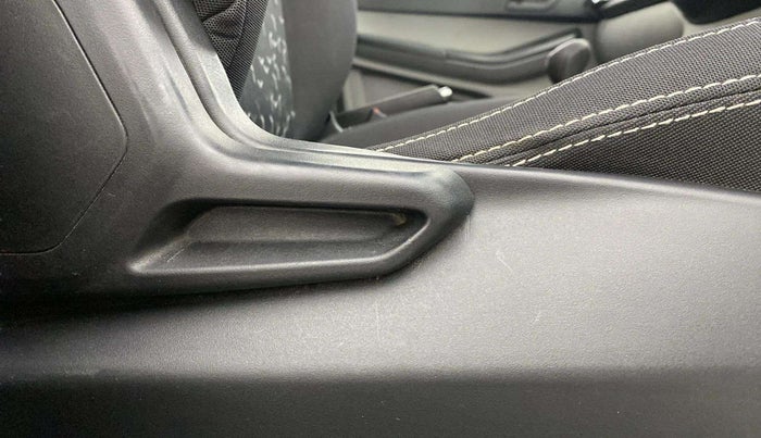 2022 Tata Tiago XT CNG, CNG, Manual, 64,657 km, Driver Side Adjustment Panel