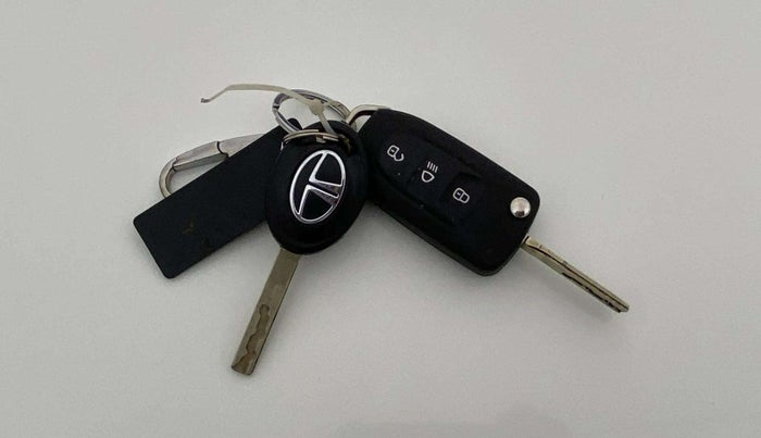 2022 Tata Tiago XT CNG, CNG, Manual, 64,657 km, Key Close Up