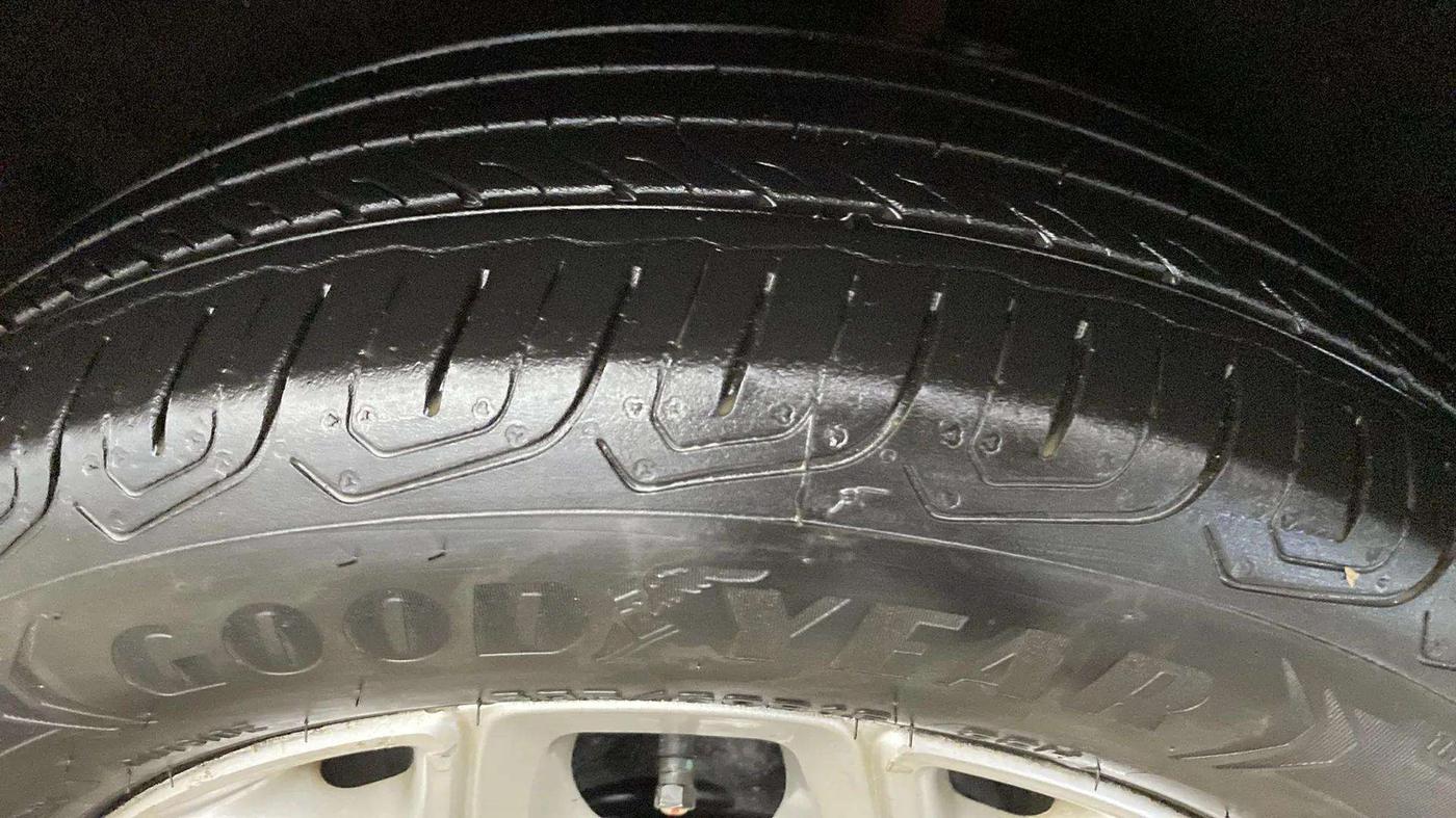 2016 Ford Ecosport TITANIUM 1.5L PETROL AT, Petrol, Automatic, 57,655 km, Right Rear Tyre Tread