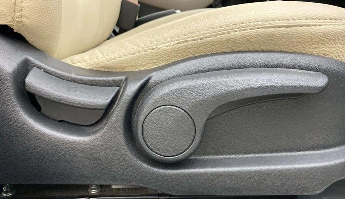 2020 Hyundai Elite i20 SPORTZ PLUS 1.2, Petrol, Manual, 41,886 km, Driver Side Adjustment Panel