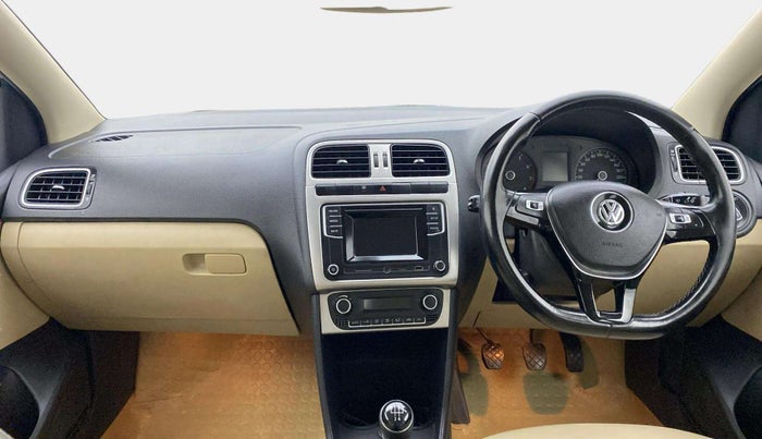 2016 Volkswagen Ameo HIGHLINE1.2L, Petrol, Manual, 85,479 km, Dashboard