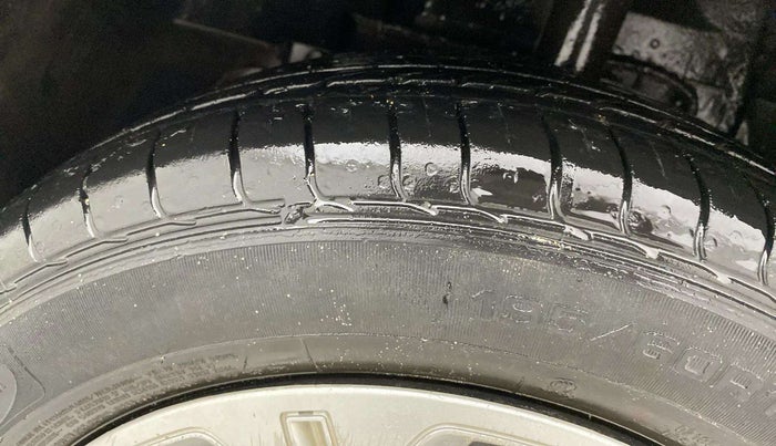2022 Tata NEXON XM SUNROOF PETROL, Petrol, Manual, 34,082 km, Left Front Tyre Tread