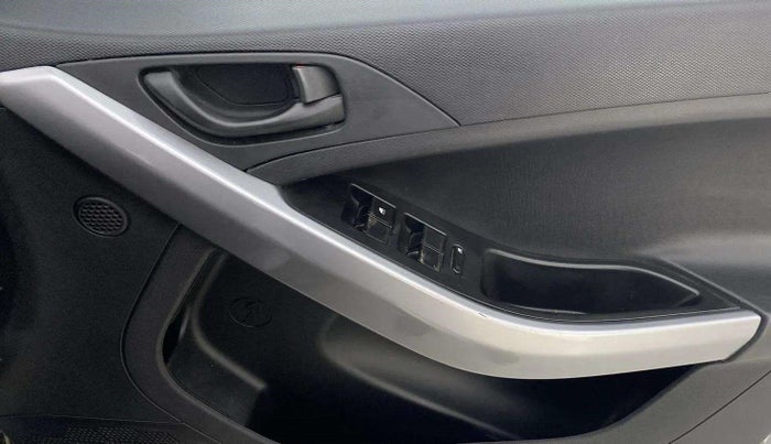 2022 Tata NEXON XM SUNROOF PETROL, Petrol, Manual, 34,082 km, Driver Side Door Panels Control