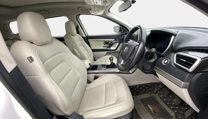 2021 Tata Safari XZ PLUS, Diesel, Manual, 51,349 km, Right Side Front Door Cabin