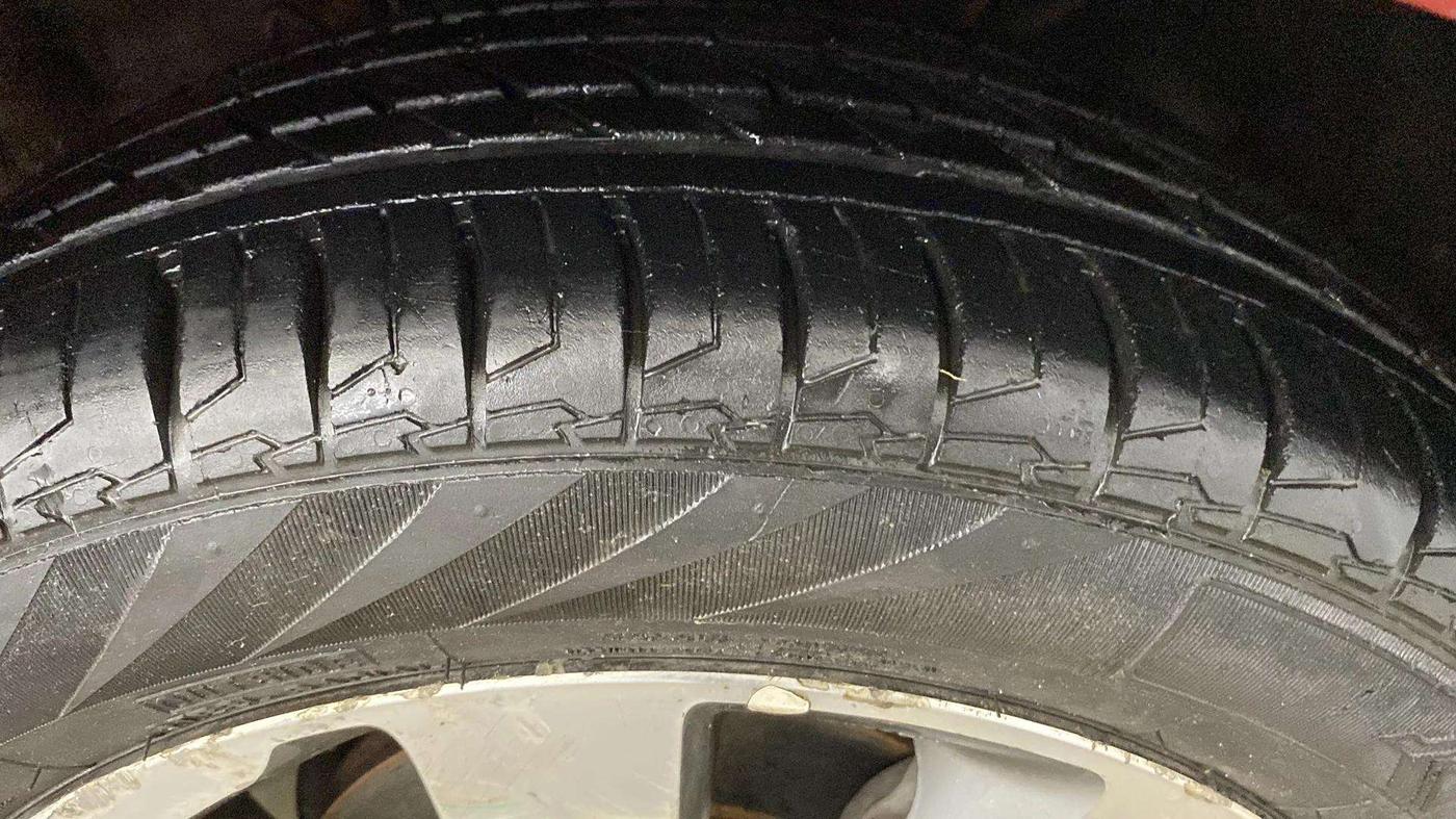2014 Hyundai Elite i20 ASTA 1.2, Petrol, Manual, 73,129 km, Right Front Tyre Tread