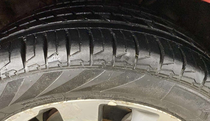 2014 Hyundai Elite i20 ASTA 1.2, Petrol, Manual, 73,129 km, Right Front Tyre Tread
