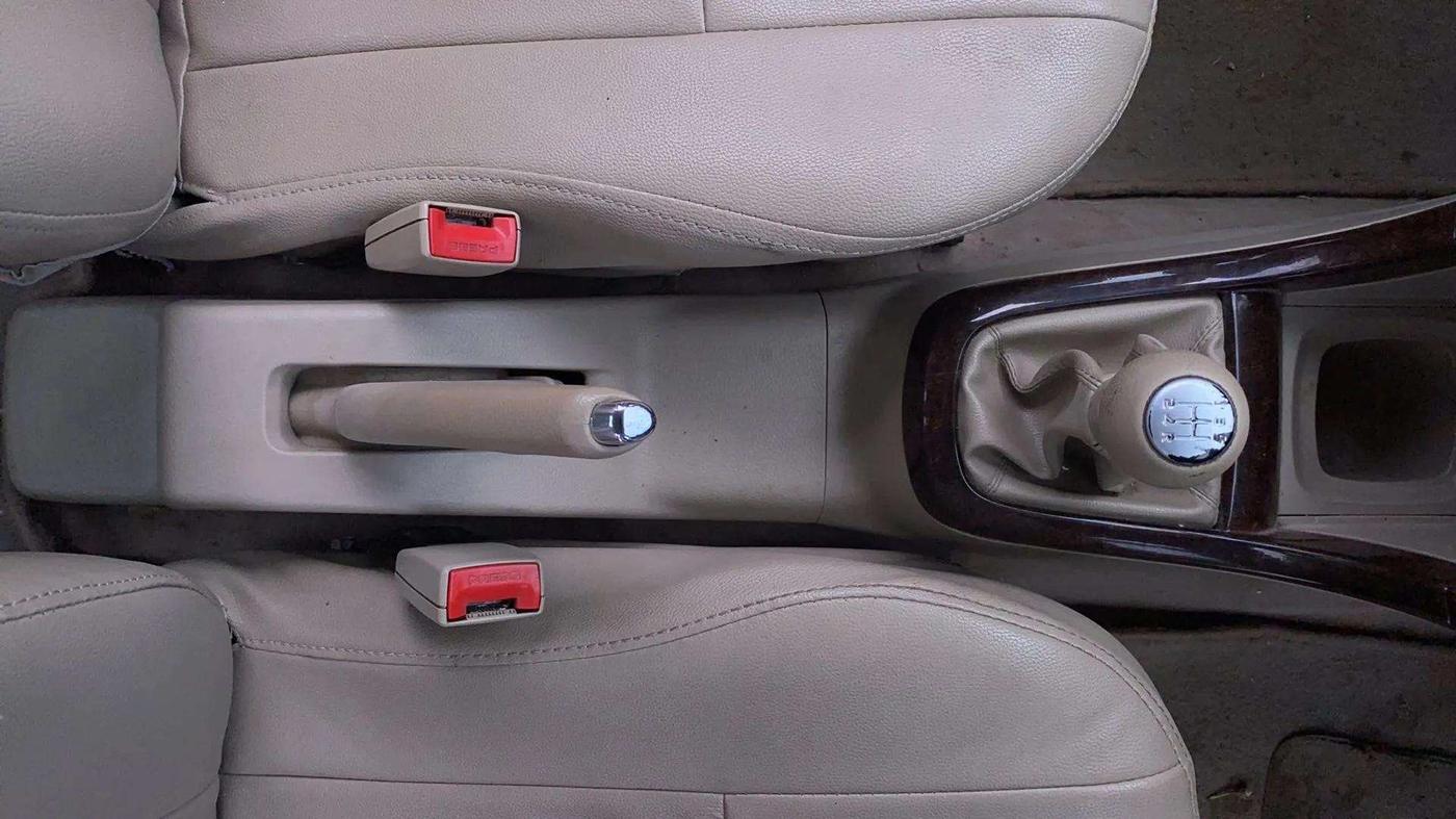 2015 Maruti Swift Dzire VXI, Petrol, Manual, 67,769 km, Gear Lever