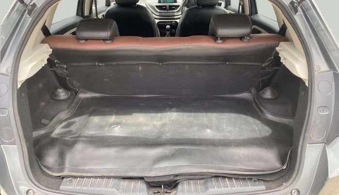 2024 Tata ALTROZ XZ CNG, CNG, Manual, 30,784 km, Boot Inside