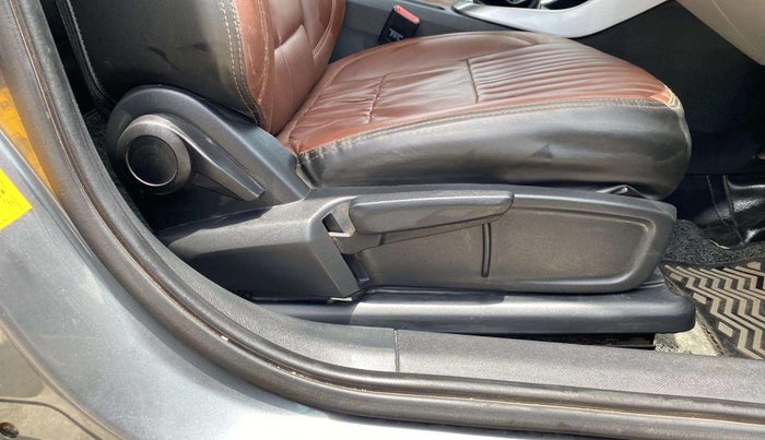 2024 Tata ALTROZ XZ CNG, CNG, Manual, 30,784 km, Driver Side Adjustment Panel