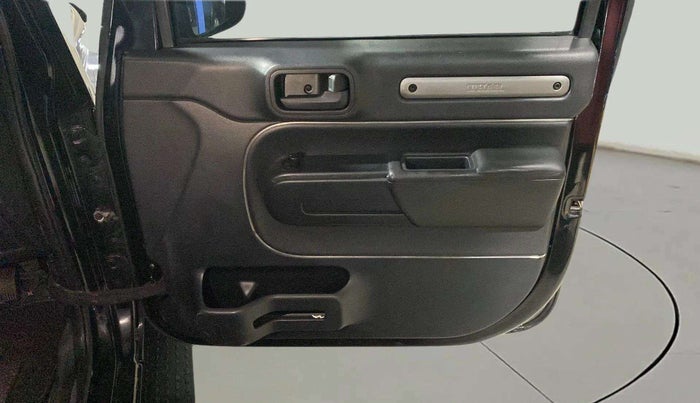 2021 Mahindra Thar LX  P 4WD AT CONVERTIBLE, Petrol, Automatic, 38,840 km, Driver Side Door Panels Control
