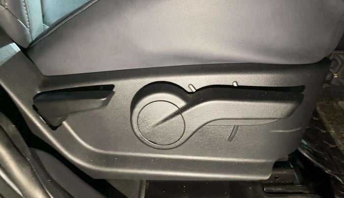 2021 Mahindra Thar LX  P 4WD AT CONVERTIBLE, Petrol, Automatic, 38,840 km, Driver Side Adjustment Panel