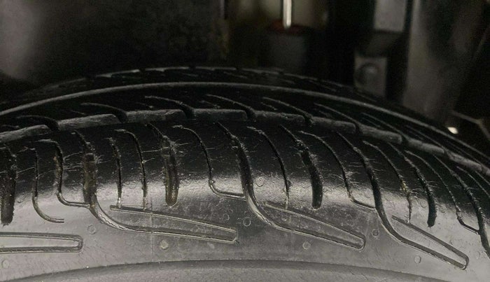 2013 Maruti Swift Dzire VXI, Petrol, Manual, 69,540 km, Left Rear Tyre Tread