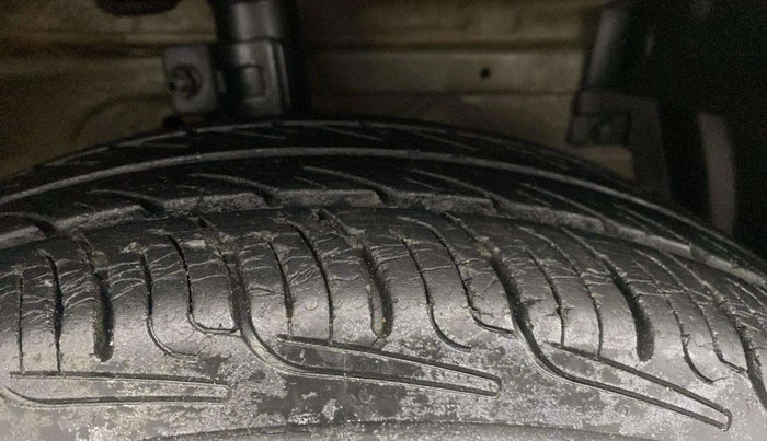 2013 Maruti Swift Dzire VXI, Petrol, Manual, 69,540 km, Right Front Tyre Tread