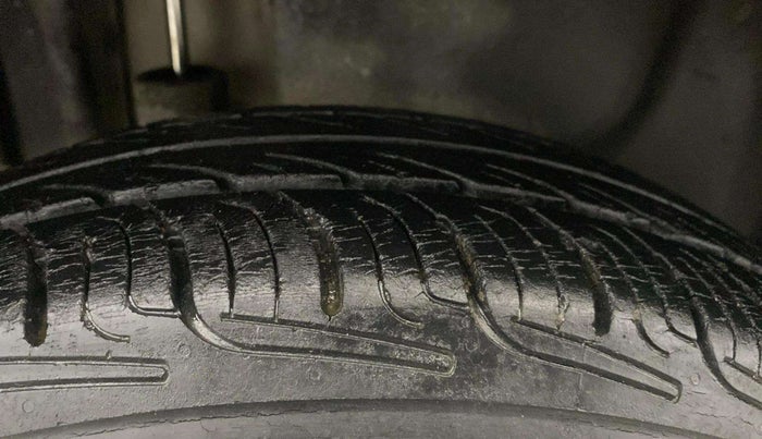 2013 Maruti Swift Dzire VXI, Petrol, Manual, 69,540 km, Right Rear Tyre Tread