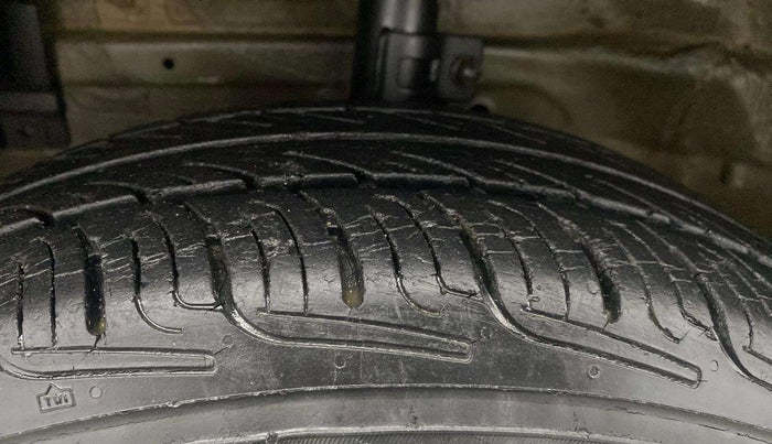2013 Maruti Swift Dzire VXI, Petrol, Manual, 69,540 km, Left Front Tyre Tread