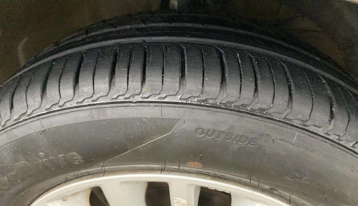2017 Maruti Dzire ZXI, Petrol, Manual, 67,409 km, Right Front Tyre Tread