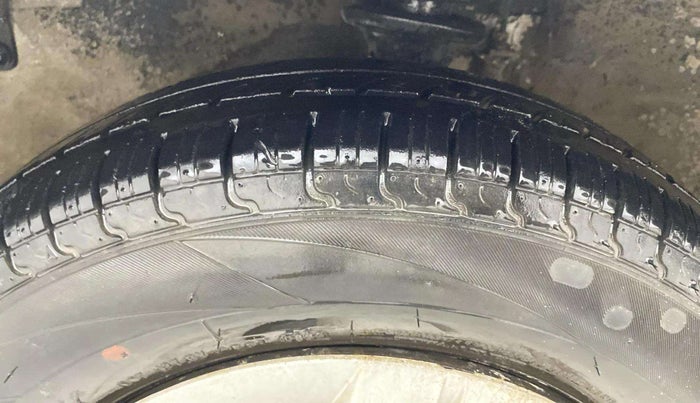 2017 Maruti Alto 800 LXI, Petrol, Manual, 62,348 km, Left Front Tyre Tread