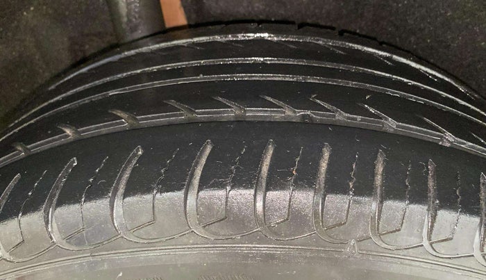 2018 Maruti Vitara Brezza VDI AMT, Diesel, Automatic, 49,650 km, Right Rear Tyre Tread
