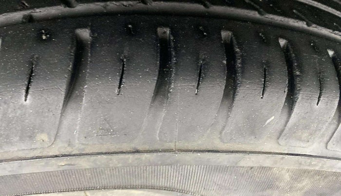 2019 Maruti Swift VXI, Petrol, Manual, 39,026 km, Right Front Tyre Tread