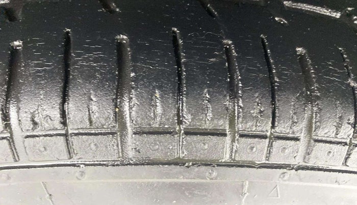 2019 Maruti Swift VXI, Petrol, Manual, 39,026 km, Left Rear Tyre Tread