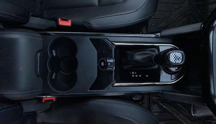 2022 Tata Harrier FEARLESS PLUS DARK EDITION AT, Diesel, Automatic, 60,598 km, Gear Lever