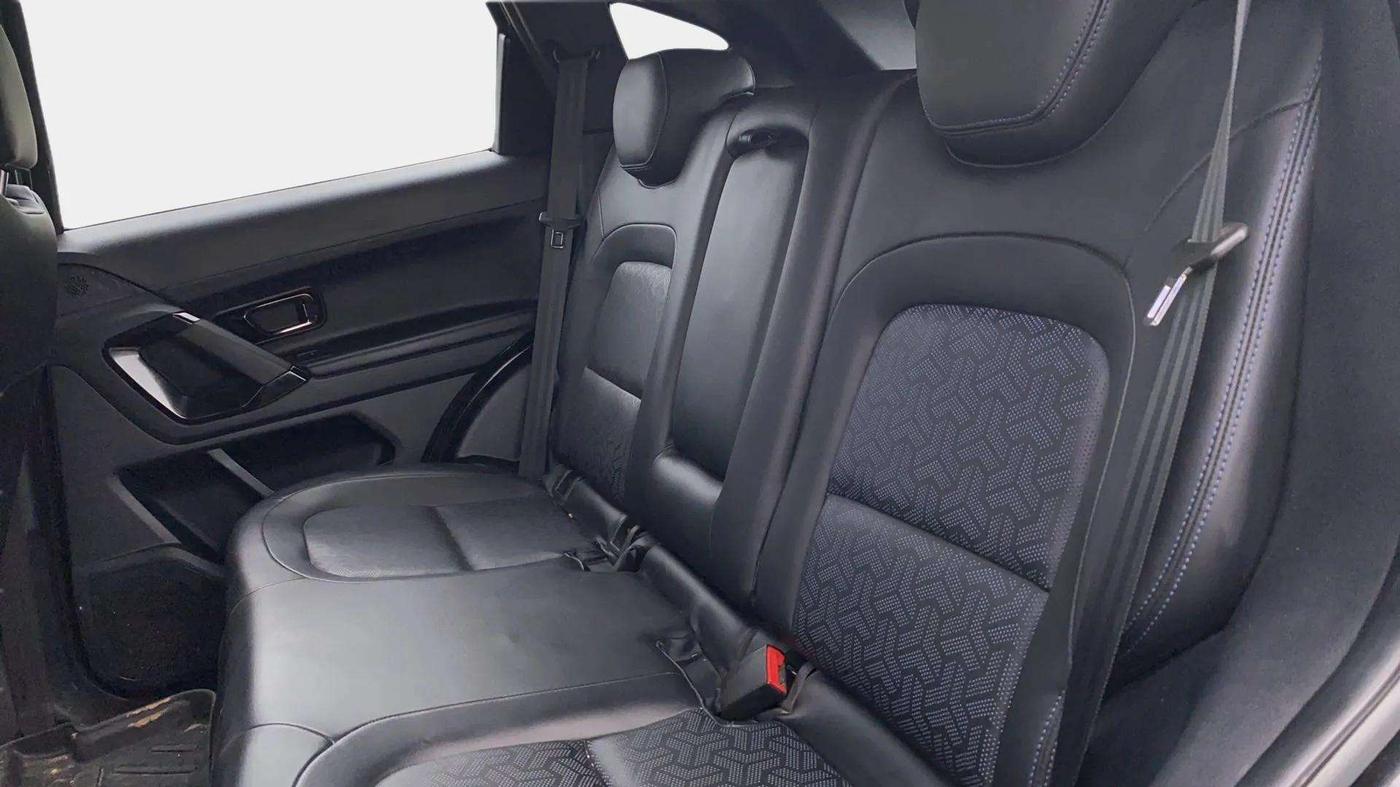 2022 Tata Harrier FEARLESS PLUS DARK EDITION AT, Diesel, Automatic, 60,757 km, Right Side Rear Door Cabin
