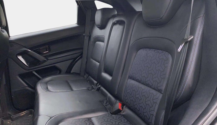 2022 Tata Harrier FEARLESS PLUS DARK EDITION AT, Diesel, Automatic, 60,598 km, Right Side Rear Door Cabin