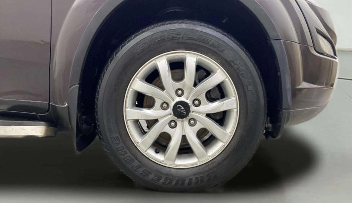 2015 Mahindra XUV500 W10, Diesel, Manual, 1,19,347 km, Right Front Wheel