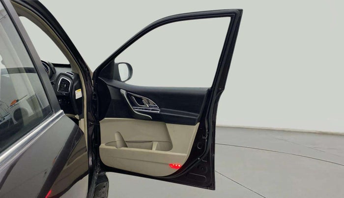 2015 Mahindra XUV500 W10, Diesel, Manual, 1,19,347 km, RHS Front Door
