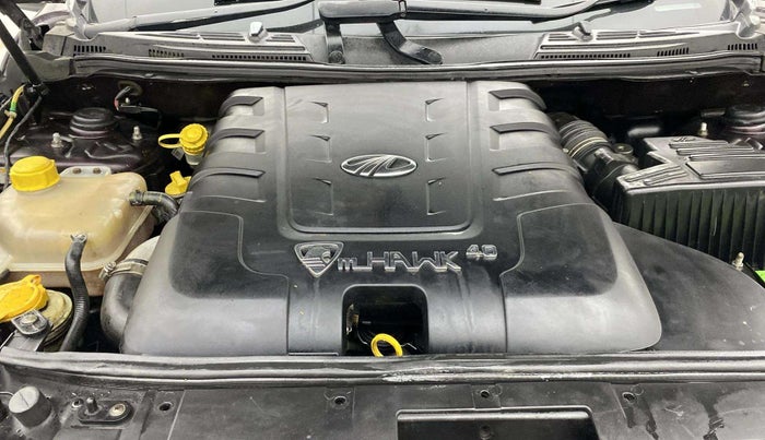 2015 Mahindra XUV500 W10, Diesel, Manual, 1,19,347 km, Engine View