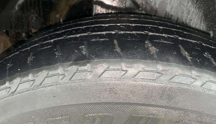 2015 Mahindra XUV500 W10, Diesel, Manual, 1,19,347 km, Right Rear Tyre Tread