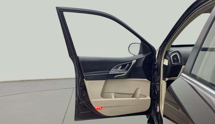 2015 Mahindra XUV500 W10, Diesel, Manual, 1,19,347 km, LHS Front Door