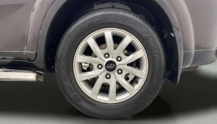 2015 Mahindra XUV500 W10, Diesel, Manual, 1,19,347 km, Left Rear Wheel