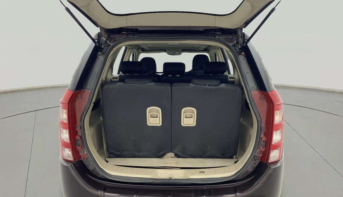 2015 Mahindra XUV500 W10, Diesel, Manual, 1,19,347 km, Boot Open Zoomed View