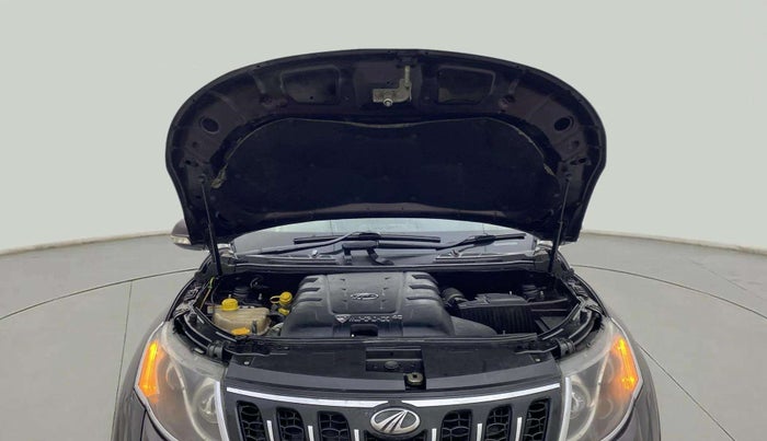 2015 Mahindra XUV500 W10, Diesel, Manual, 1,19,347 km, Open Bonet