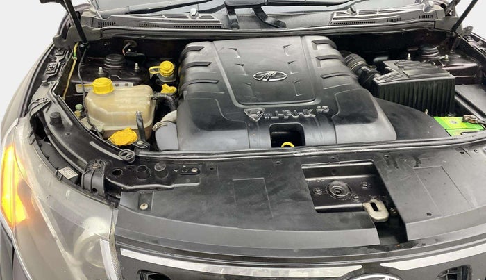 2015 Mahindra XUV500 W10, Diesel, Manual, 1,19,347 km, Engine View - Right