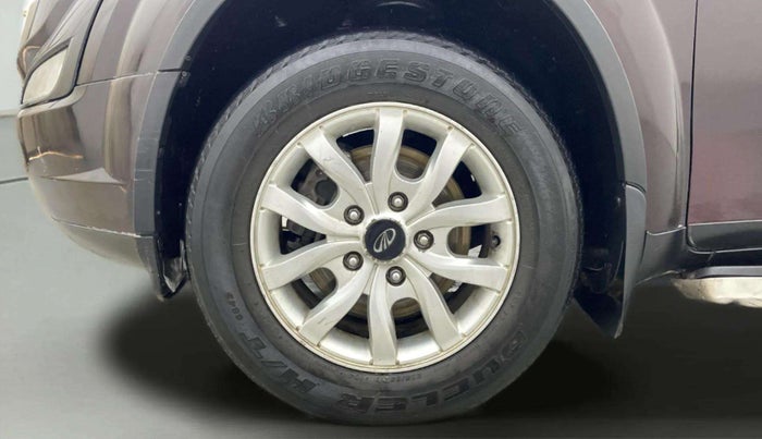 2015 Mahindra XUV500 W10, Diesel, Manual, 1,19,347 km, Left Front Wheel