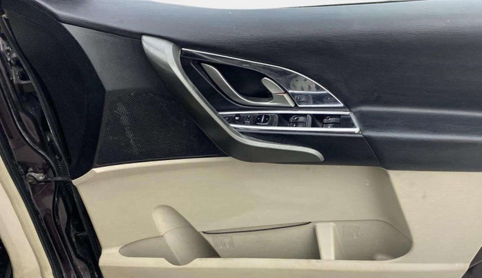 2015 Mahindra XUV500 W10, Diesel, Manual, 1,19,347 km, Driver Side Door Panels Control